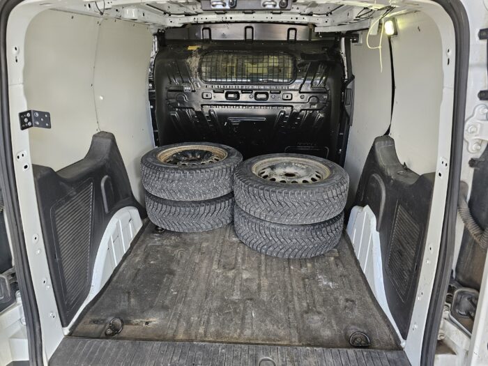 Ford Transit Connect - Image 6