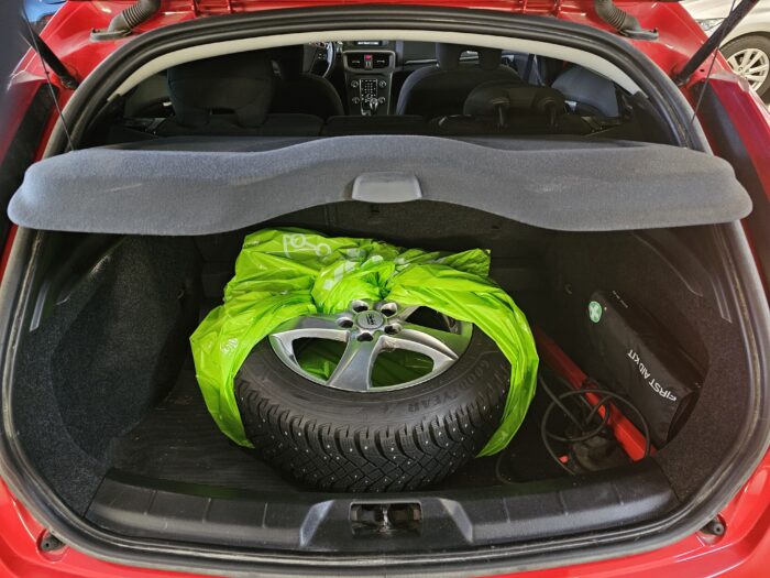 Volvo V40 - Image 6