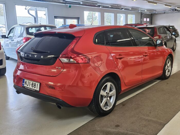 Volvo V40 - Image 2