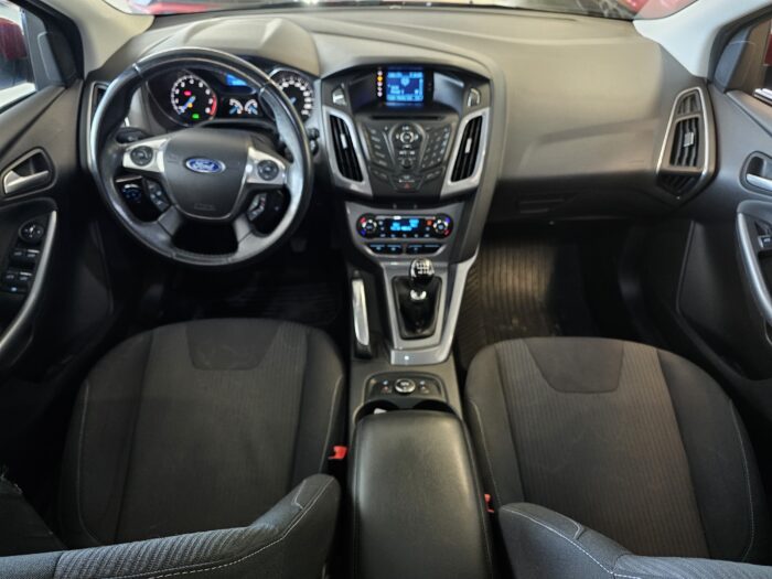 Ford Focus - Image 6