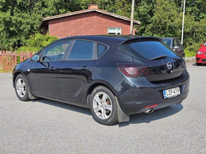 Opel Astra - Image 4