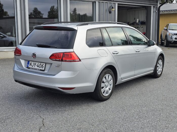 Volkswagen Golf - Image 4
