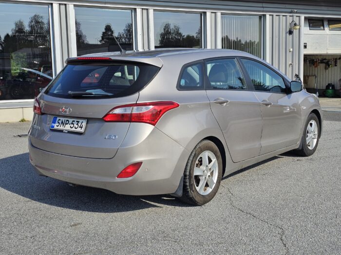 Hyundai i30 - Image 2