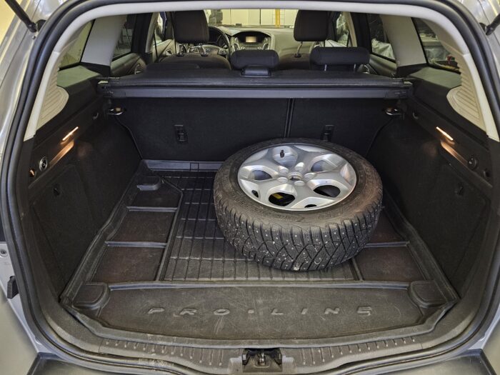 Ford Focus - Image 6