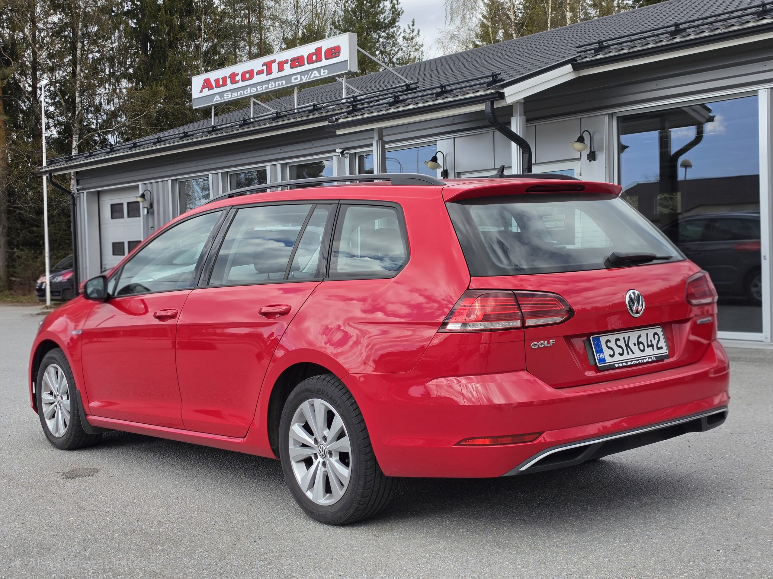 Volkswagen Golf - Image 4