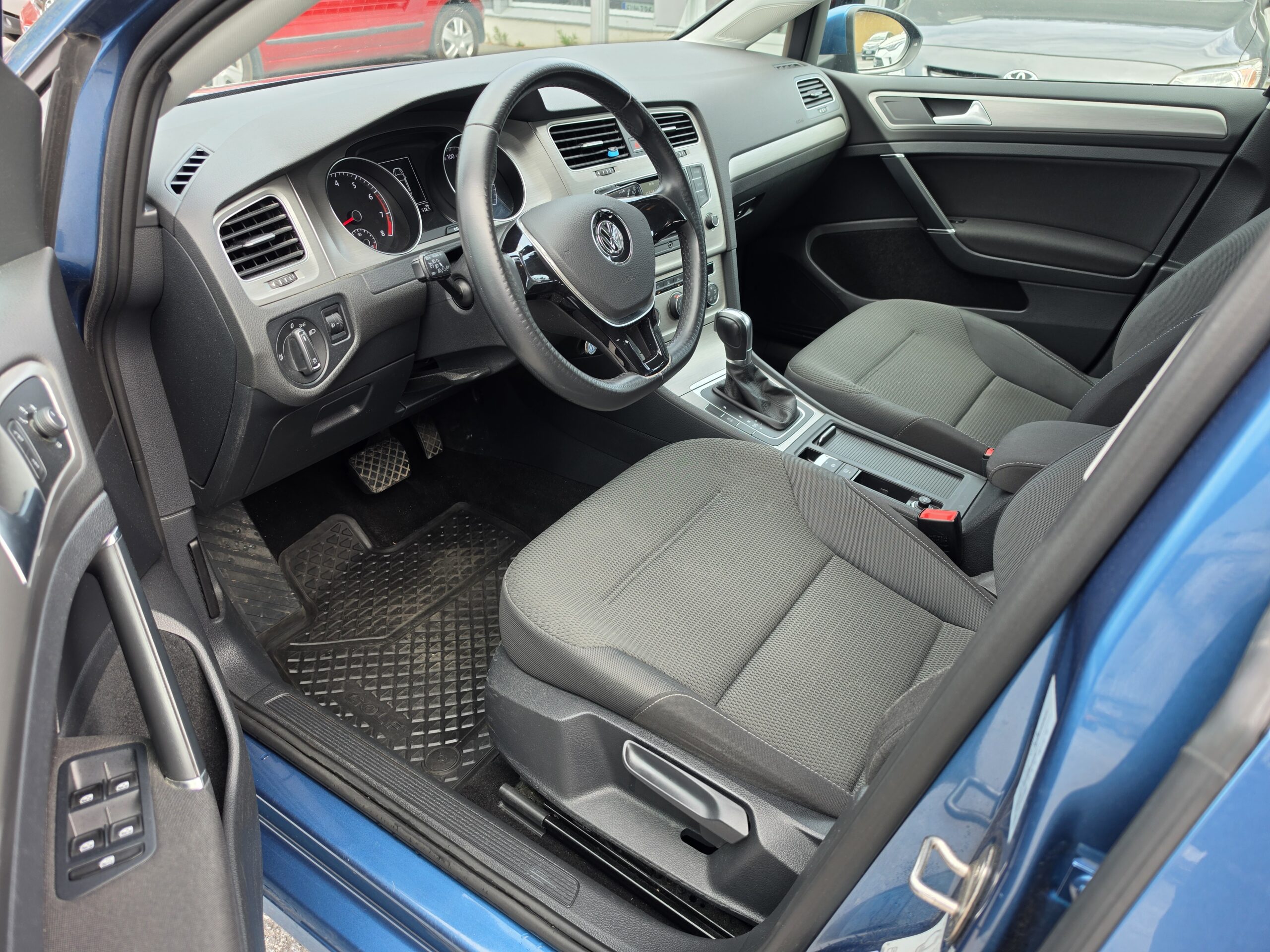 Volkswagen Golf - Image 2