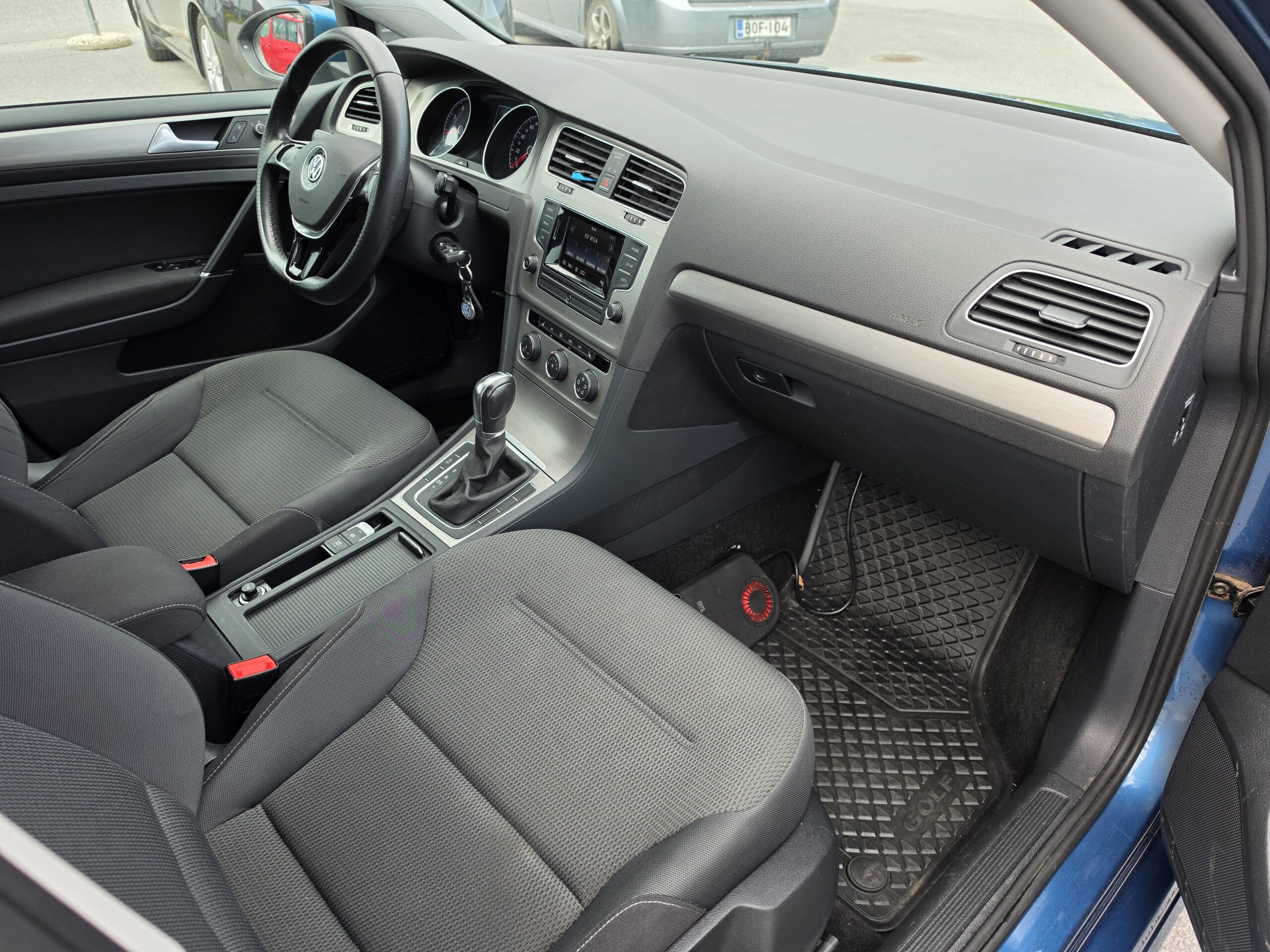 Volkswagen Golf - Image 4