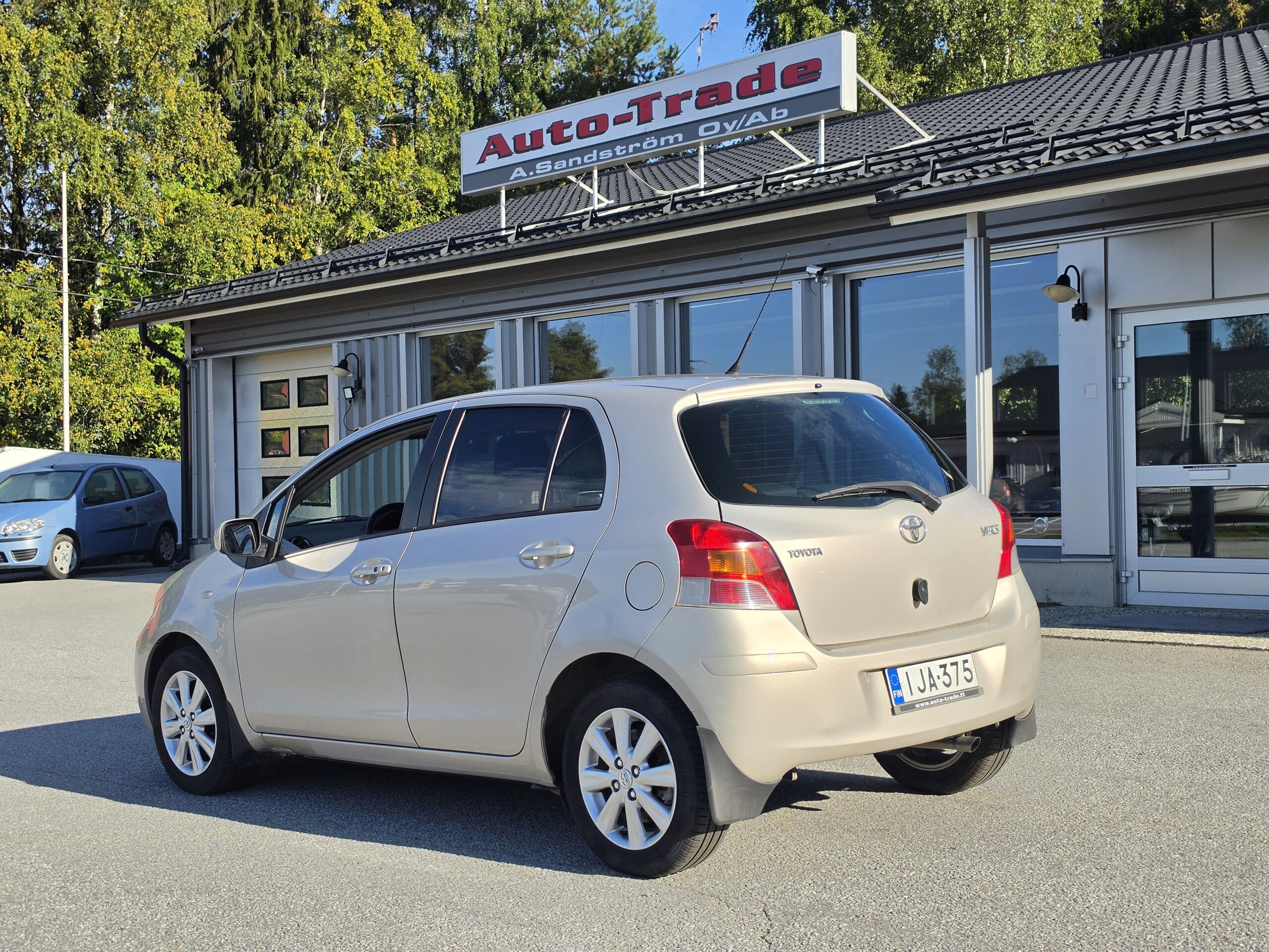 Toyota Yaris - Image 2