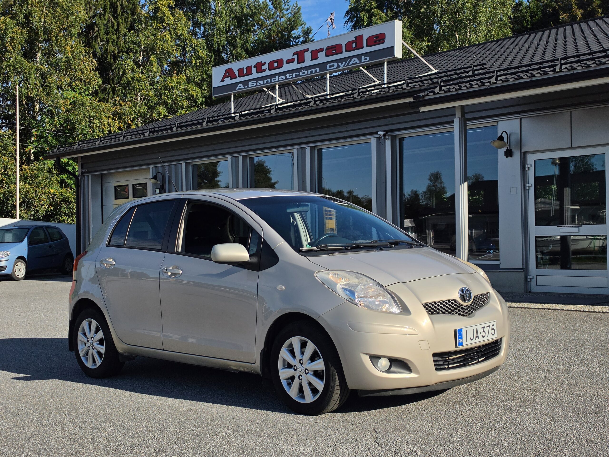 Toyota Yaris - Image 3