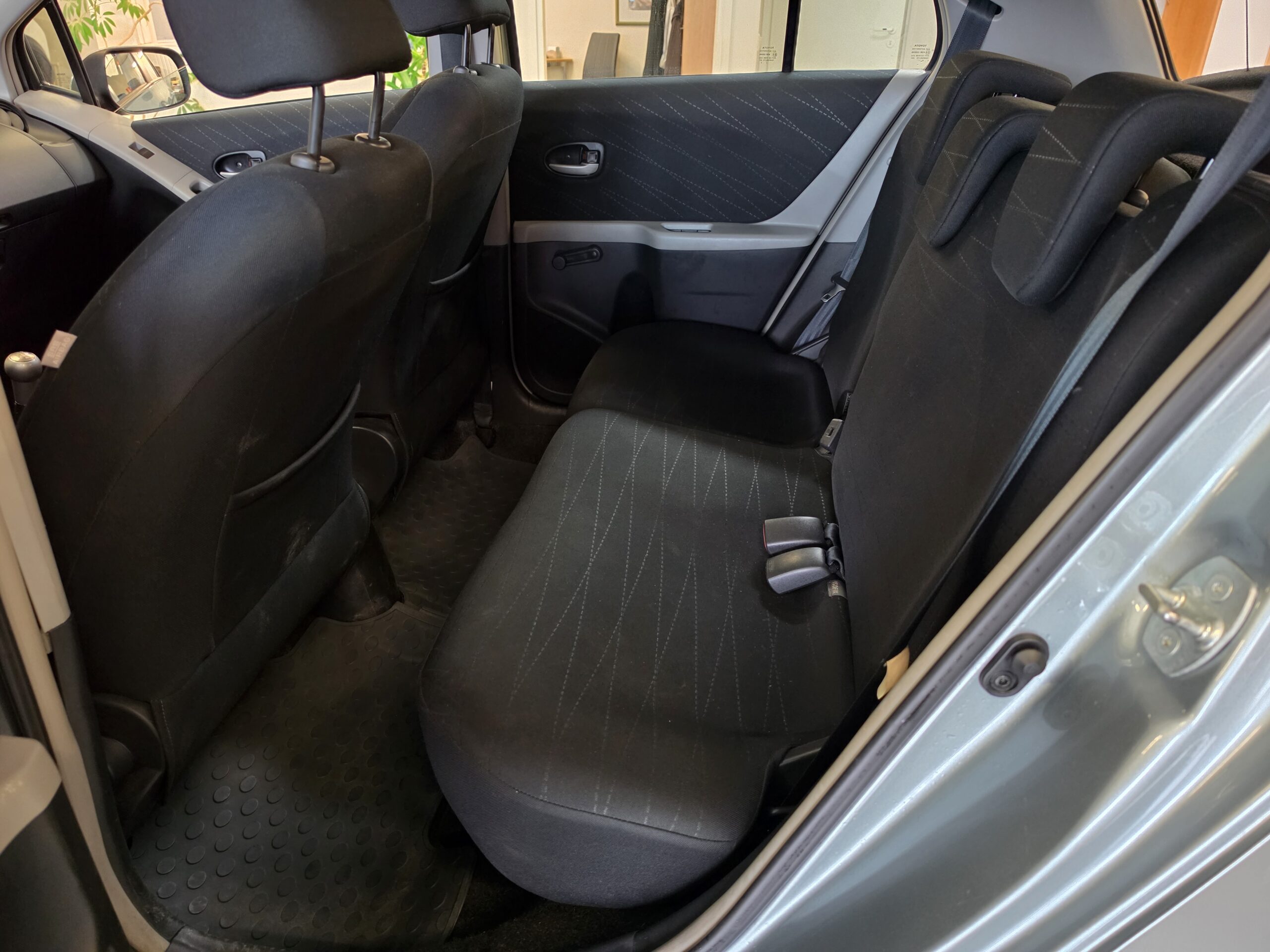 Toyota Yaris - Image 6