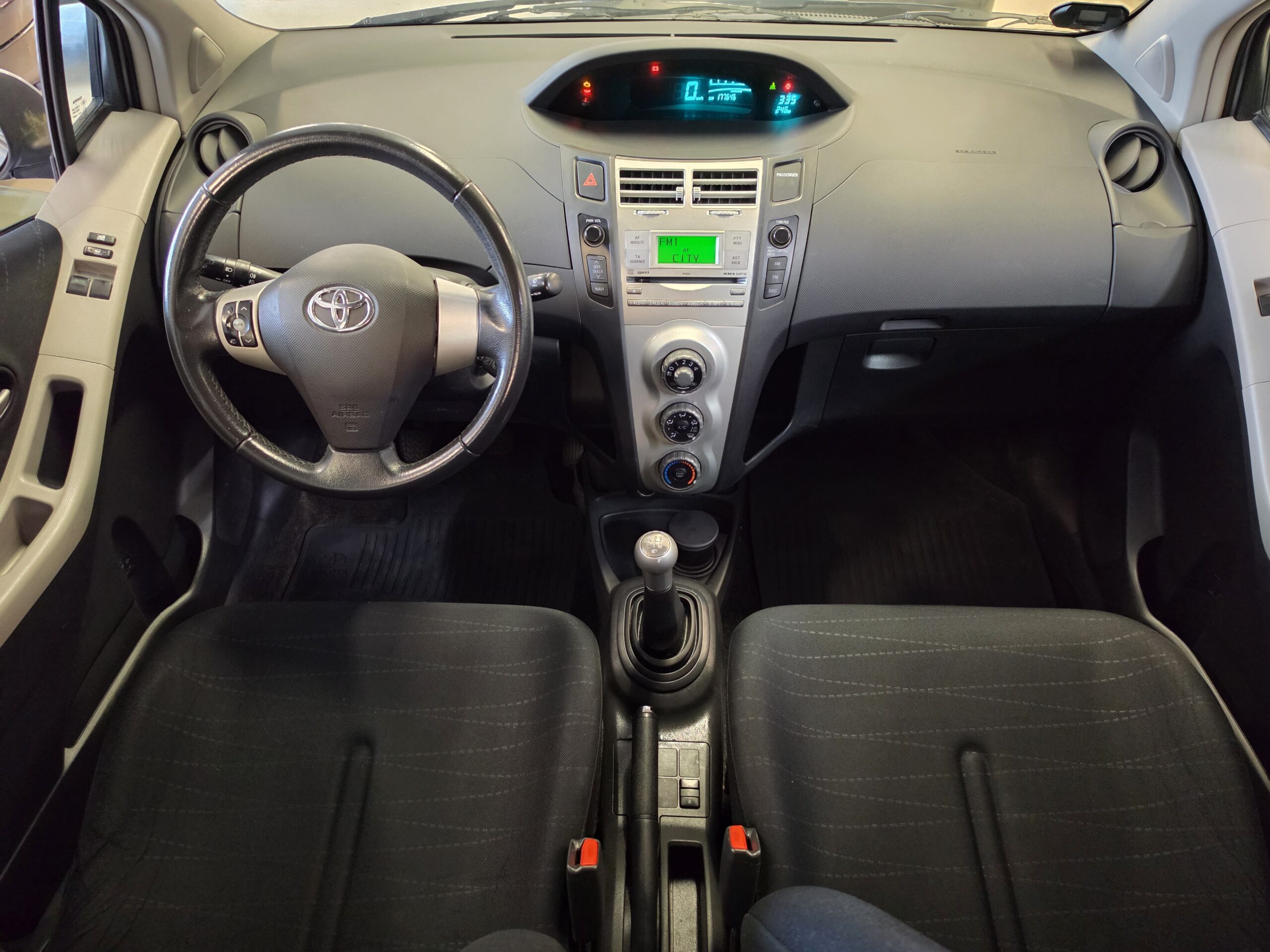Toyota Yaris - Image 5