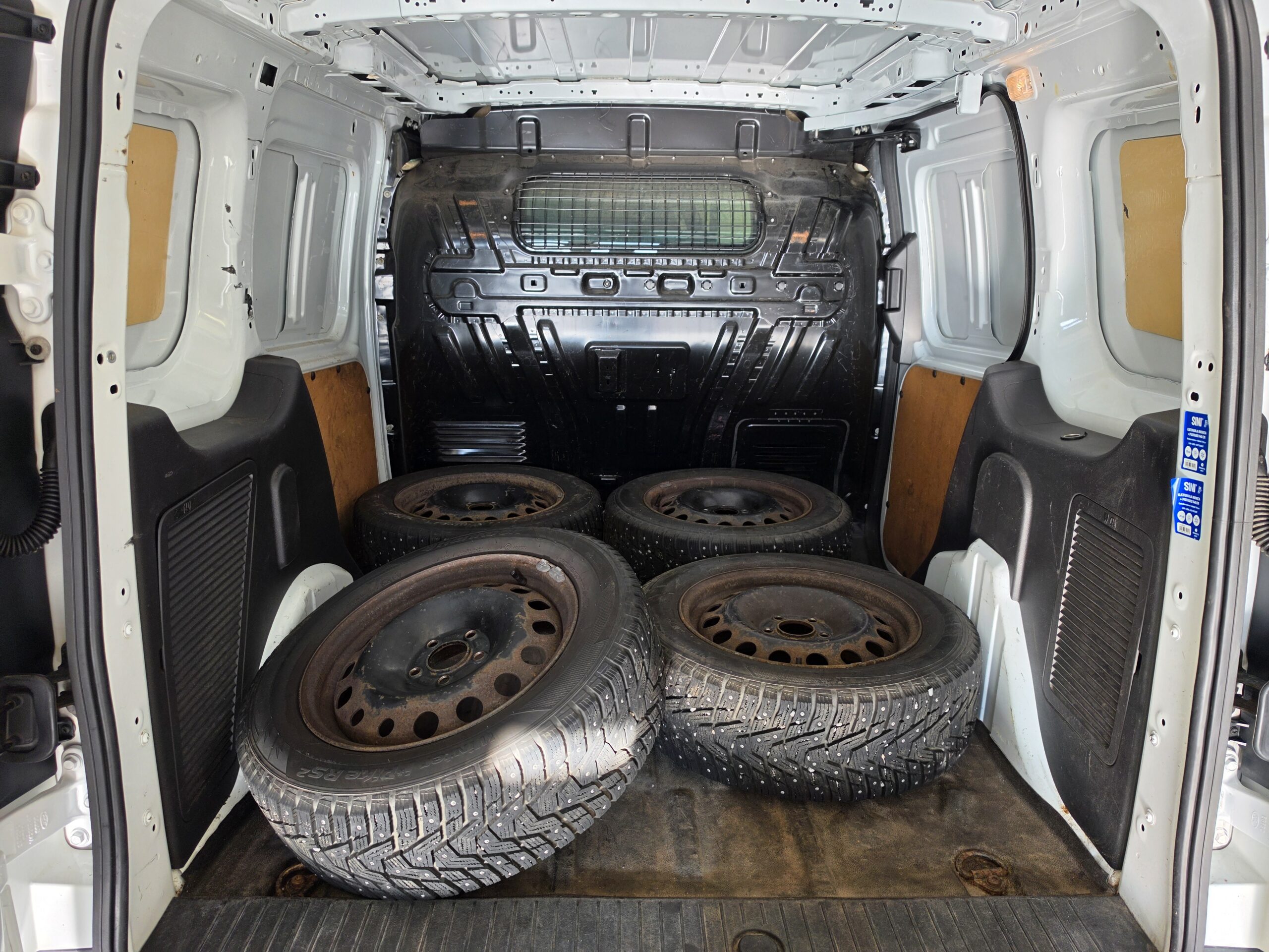Ford Transit Connect - Image 6
