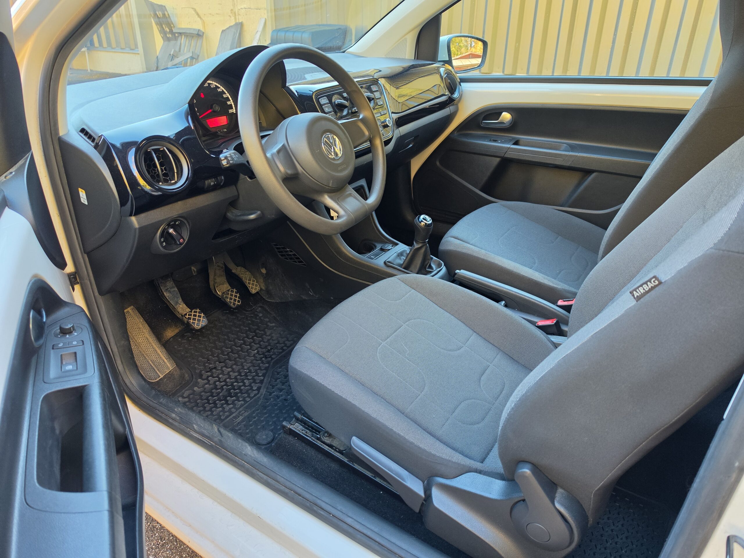 Volkswagen Up! - Image 5