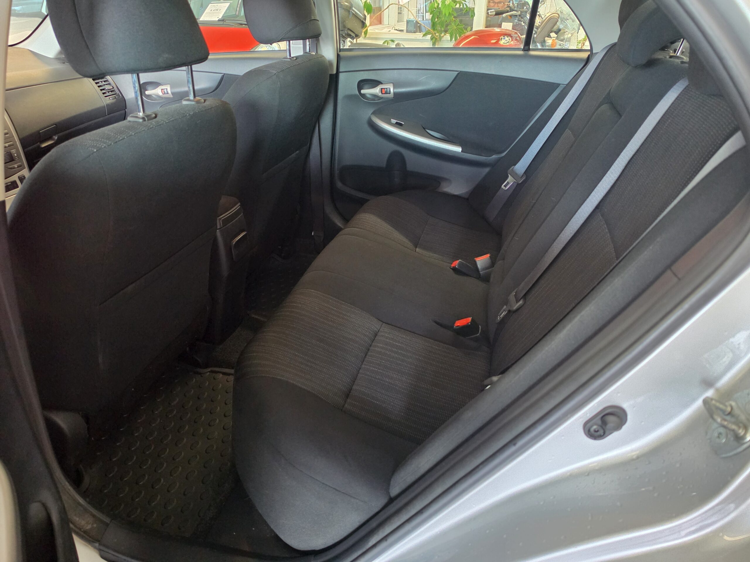 Toyota Corolla - Image 6