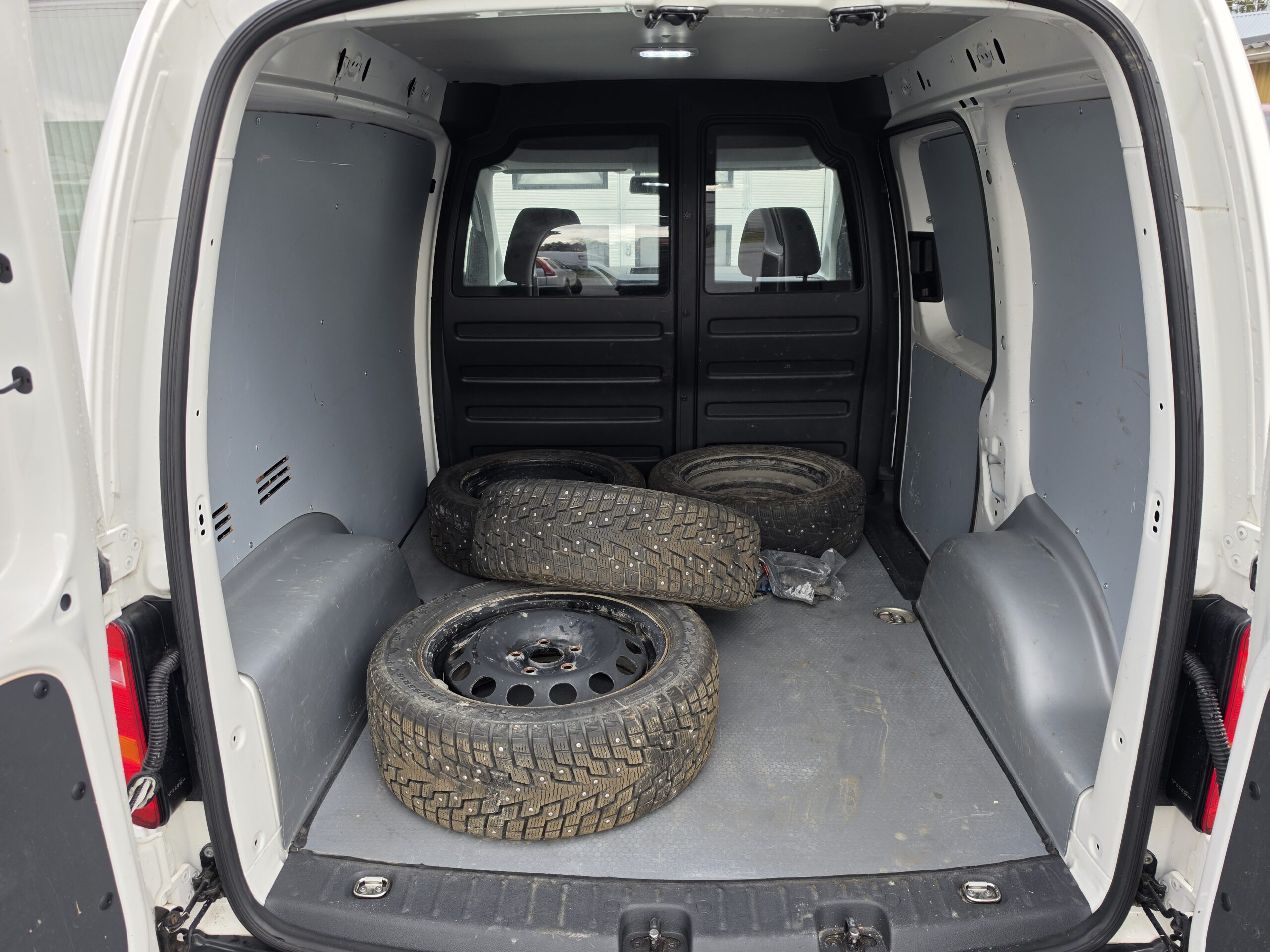 VW Caddy - Image 6