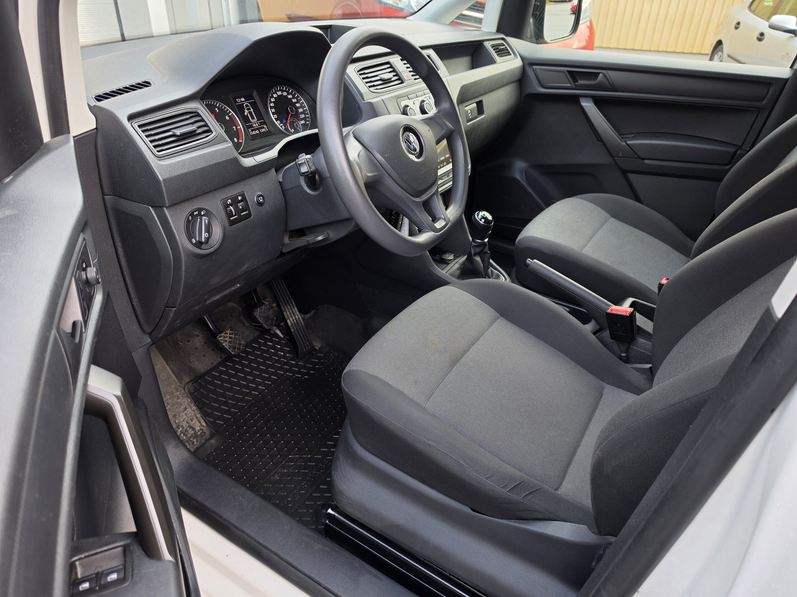 VW Caddy - Image 5